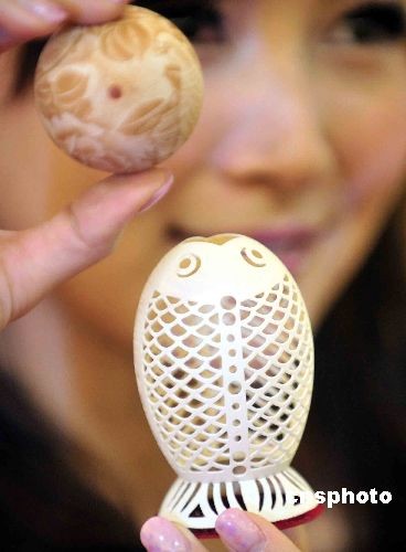 图蛋雕大师于文政香港展蛋雕艺术