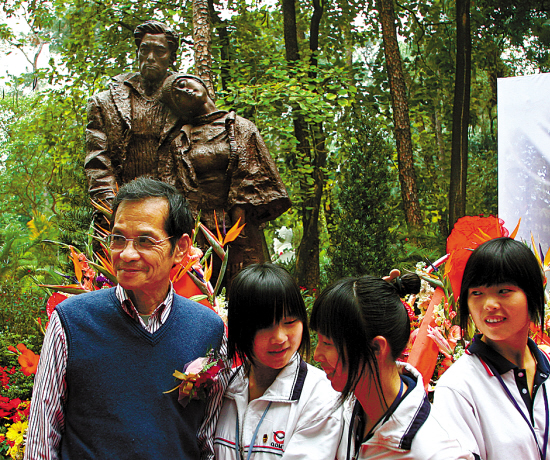 "刑场上的婚礼"烈士陵园永久上演