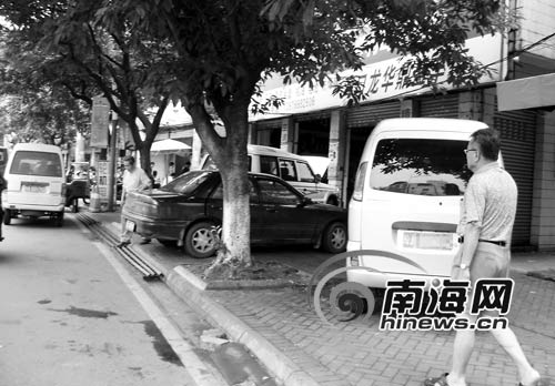 海口美兰区群上村百米路积水 四百户受困[图]