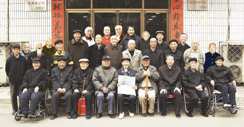 高贤瑞二排左起:房秉玉 郑文 李常祥 张鸣鸿 宋儒贤 赵文德 崔振邦