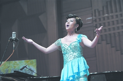 前日,江汉大学音乐老师吴姿霖在武汉音乐学院编钟音乐厅举行了个人