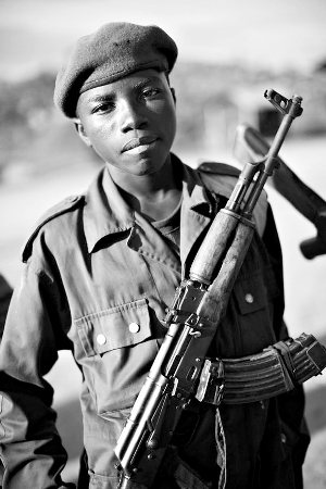 少女遭绑加入叛军 七个月后逃生(2)