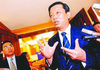 女儿回国被抓牵出"老开发"