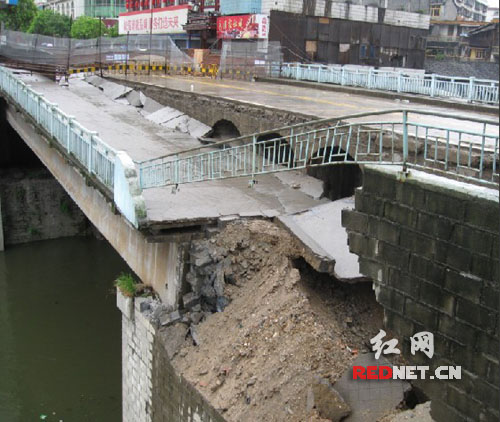 怀化会同209国道反修桥垮塌 30户居户安全撤离