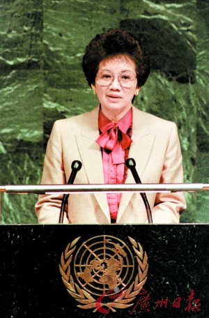 1985年8月,阿基诺夫人在马尼拉举行集会,反对马科斯政权.