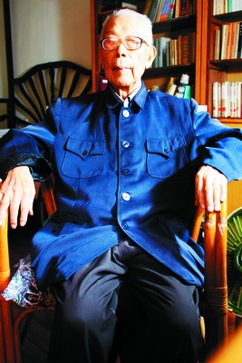 沈立人老人回忆长沙解放的情形,反复说到"盛况空前".杨华峰 摄