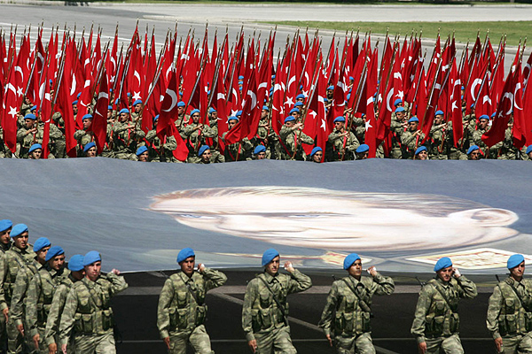 土耳其举行盛大阅兵式庆祝"胜利日"(组图)