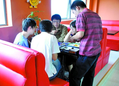 桌游店怎么玩 1252299338_lyRNi0.jpg