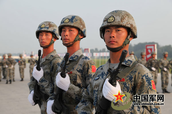 聚焦阅兵村空降兵方队三兄弟齐上阵