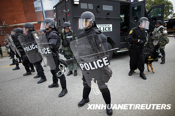 > 正文        9月24日,在美国匹兹堡,警察封锁一条街道.