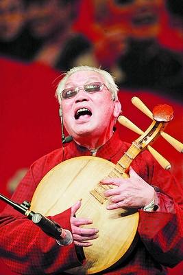 老仍经常在各种场合表演弹词节目,向市民推广长沙弹词这门古老的艺术