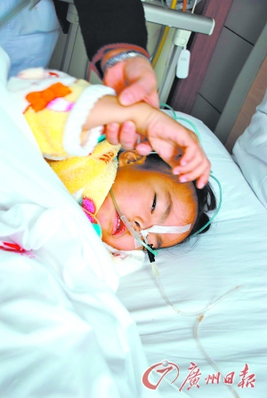 被拐地贫女童手术首次叫亲娘"妈妈"