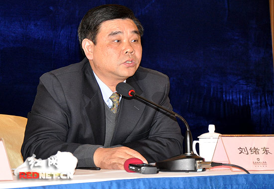 (湖南省地方税务稽查局局长刘绪东回答了记者提问.