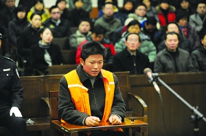 被告人张明宝在法庭上.