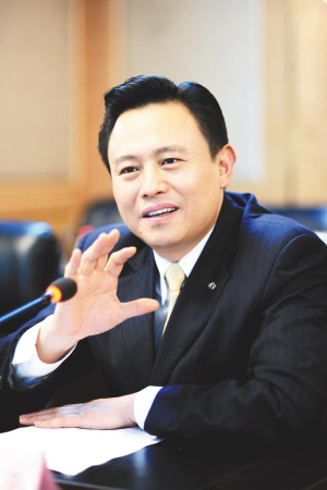 党委书记徐留平本报记者 马力 摄