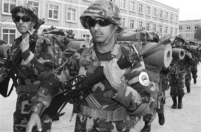 图文:阿富汗国民军新增320名军官