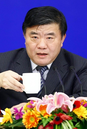 卫生部部长陈竺,人力资源和社会保障部副部长胡晓义(由左至右)就保障