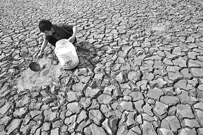 干渴下的风景 失去润泽的山水图画