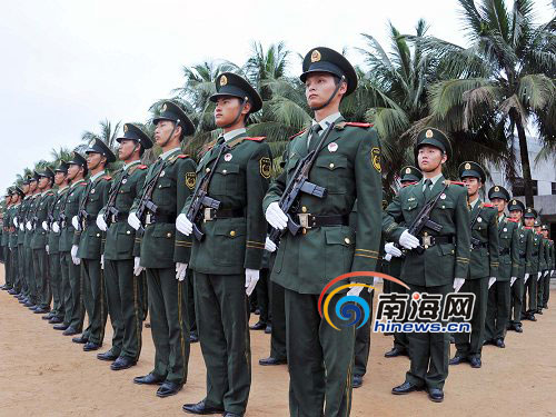 海南边防总队新兵团举行新兵大阅兵仪式组图