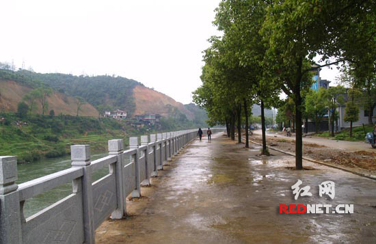 怀化市洪江区投入1200万元建造风景防洪大堤