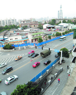 > 正文         据悉,溁湾镇站的开挖基坑将深达25米,比地铁2号线大