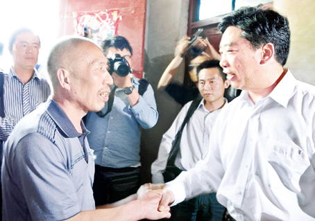 记者李丽静 5月11日16时许,河南省商丘市委常委,政法委书记王建民带队