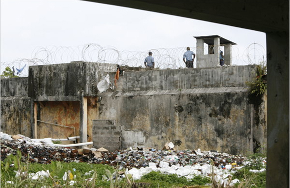 海地地震后一监狱囚犯因越狱遭警方射杀毁尸灭迹(组图)