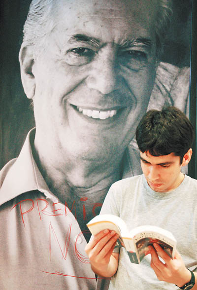 巴尔加斯61略萨终获诺贝尔文学奖