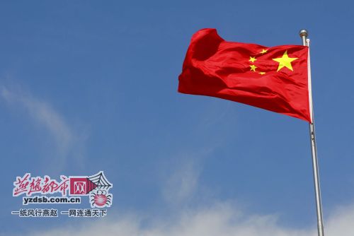 "10月25日一早,一走出家门,石家庄市民张先生抬头看着蓝天不由得深吸