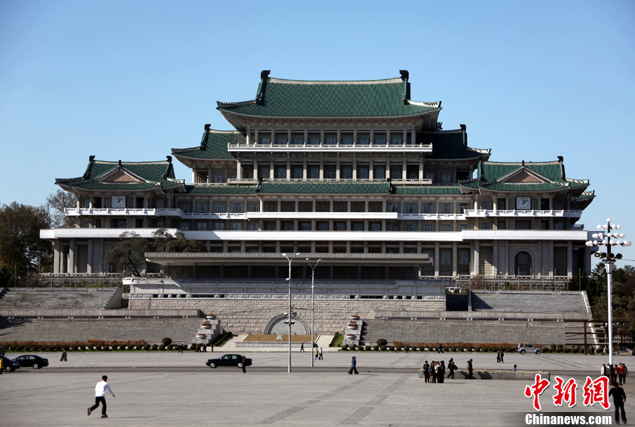 图为朝鲜平壤金日成广场.