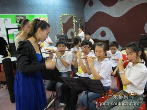 国乐表演交流团"在马来西亚沙巴州亚庇市建国中学和斗湖市巴华中学分