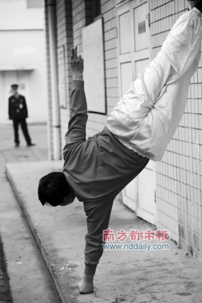 宝安固戍社区南都讯 记者梅云霞 实习生郭东岳 "武林高手"其实不远