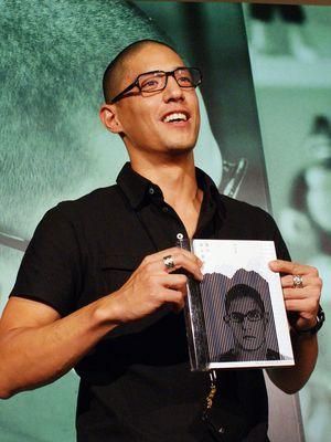 据台湾《联合报》报道,蒋介石曾孙蒋友柏曾说过不录用30岁以下的年轻