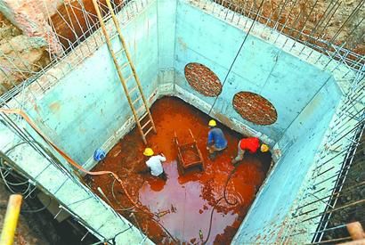 以解决朝山街污水干管南门桥倒虹井污水冒溢污染护城河