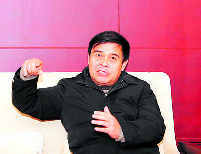 原名刘永美,与大哥刘永言,二哥刘永行,四弟刘永好的名字连在一起,就是