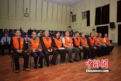 重庆王能等11人涉黑案开审 暴力控制布匹运输