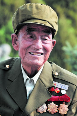 与见证者面对面重温那红色记忆