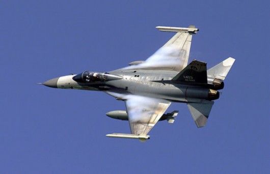 中国台湾防务部门日前决定改进71架 "经国"号(又称idf)战斗机