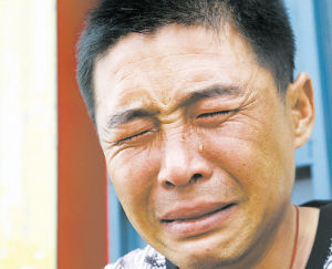 可这两个30多岁的大男人,却相顾垂泪.