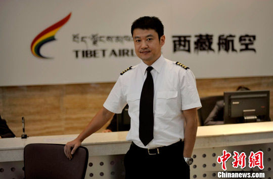 摄   中新网拉萨8月22日电 题:理想托起西藏飞行的翅膀   记者 唐伟杰