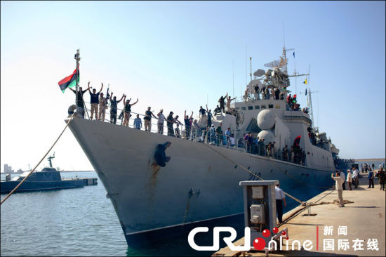 利比亚反对派乘军舰抵达首都 卡扎菲子女豪宅曝光