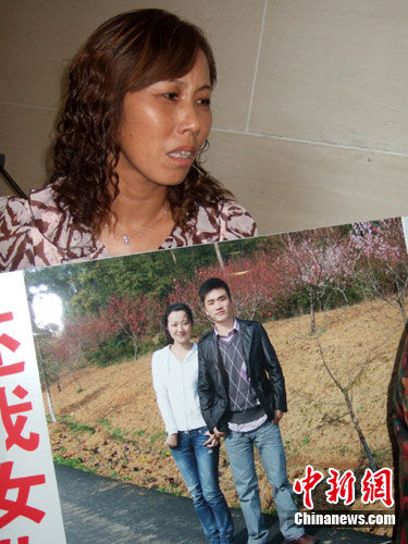 (记者 唐娟)江苏高淳县2010年评选的"荷花仙子"冠军杨晓丹,在今年4月
