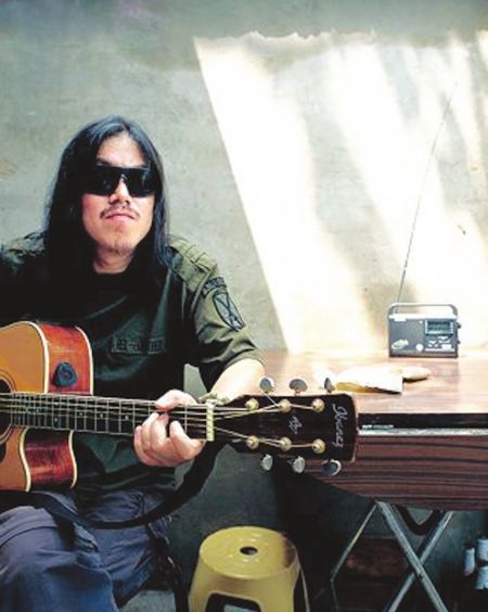 人民文学奖授予盲人歌手周云蓬