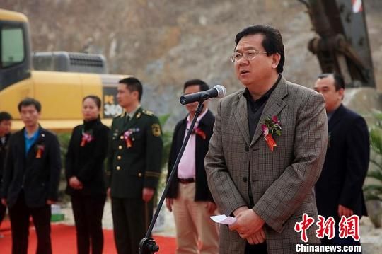 > 正文   河口县县委书记刀剑宣布项目正式开工   中新网昆明12月27日