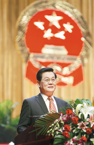 省委常委,市委书记,市人大常委会主任孙清云主持会议.