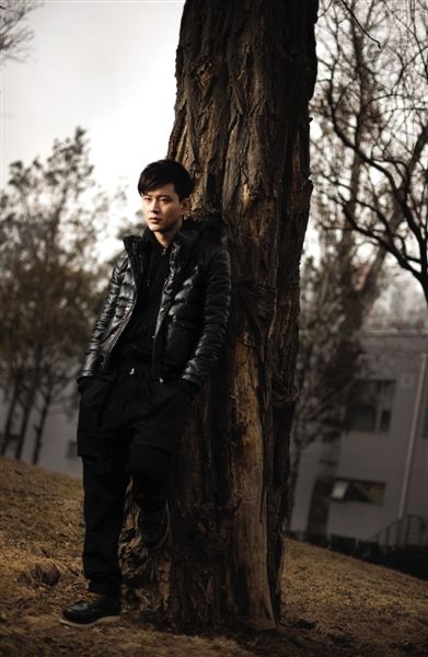 > 正文     出道时,黄明起点很高,是海岩剧的男一号,然而他的经历却没