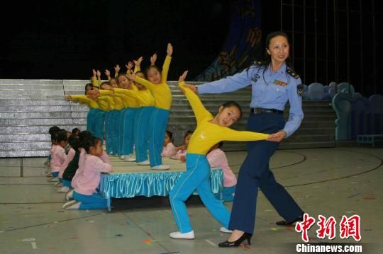 空军蓝天幼儿艺术团:世界年龄最小的文化使者