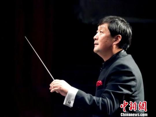 著名指挥家常畅为音乐会执棒 冯帅 摄