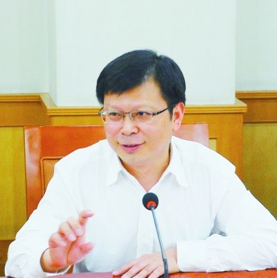 郑跃奇 秦轩摄龙虎网讯 "开展动迁拆违,治乱整破,是市委,市政府改善人