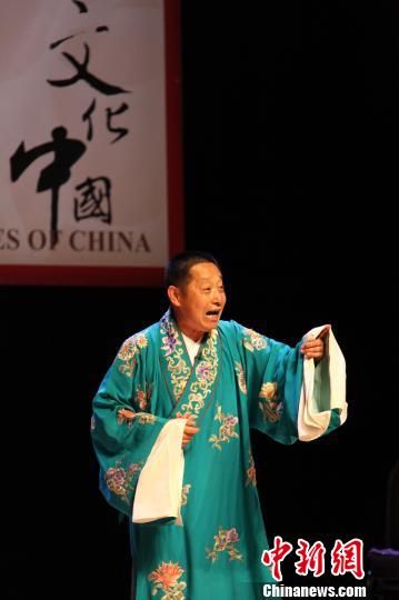 京剧艺术大师唐禾香,吕昆山正在表演《秋江》选段.